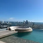 Brand New Apt Pool & City Views