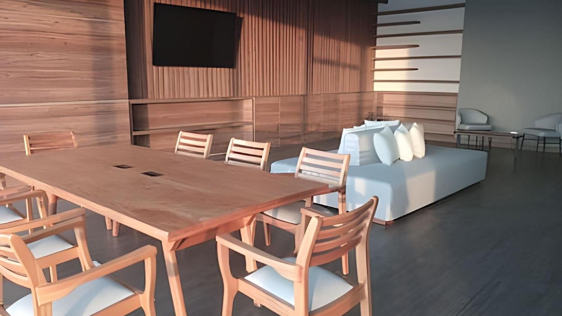 Brand New Pool & Views Apartment