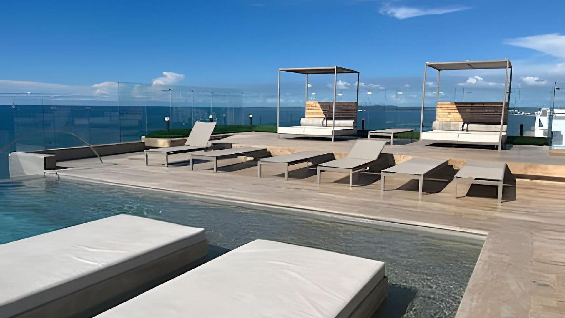 Apartment Brand New Pool & Views *