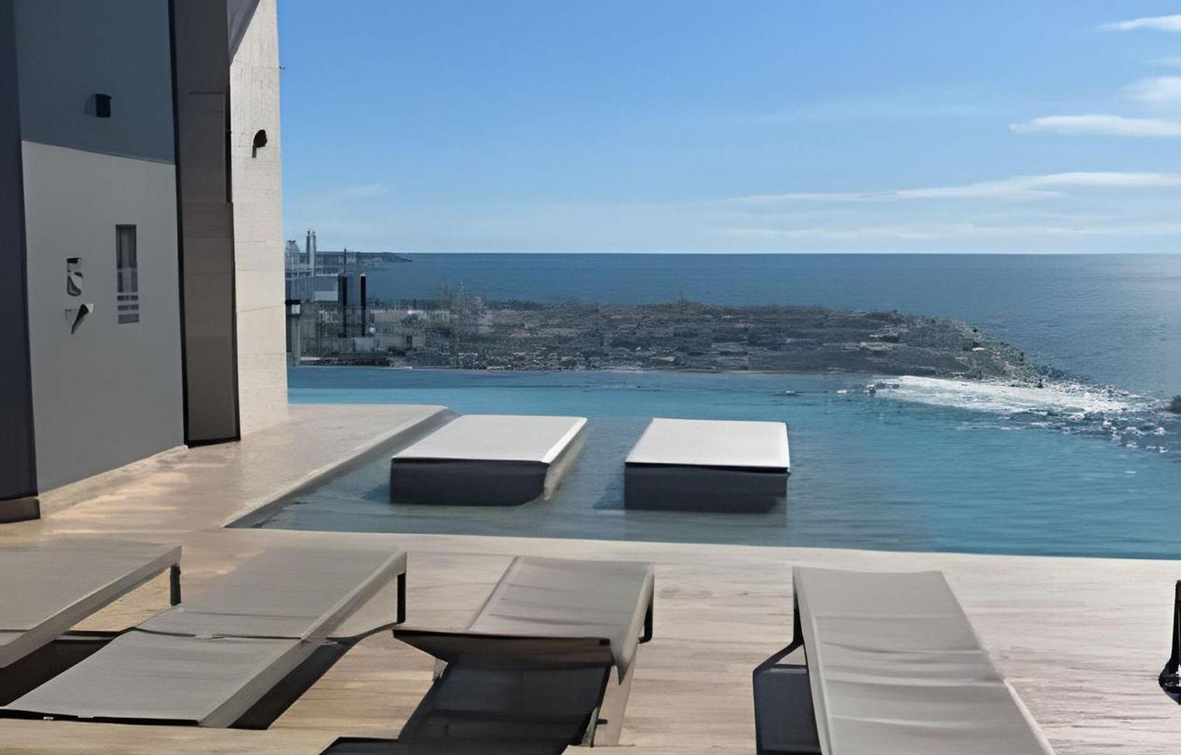Brand New Pool & Views *