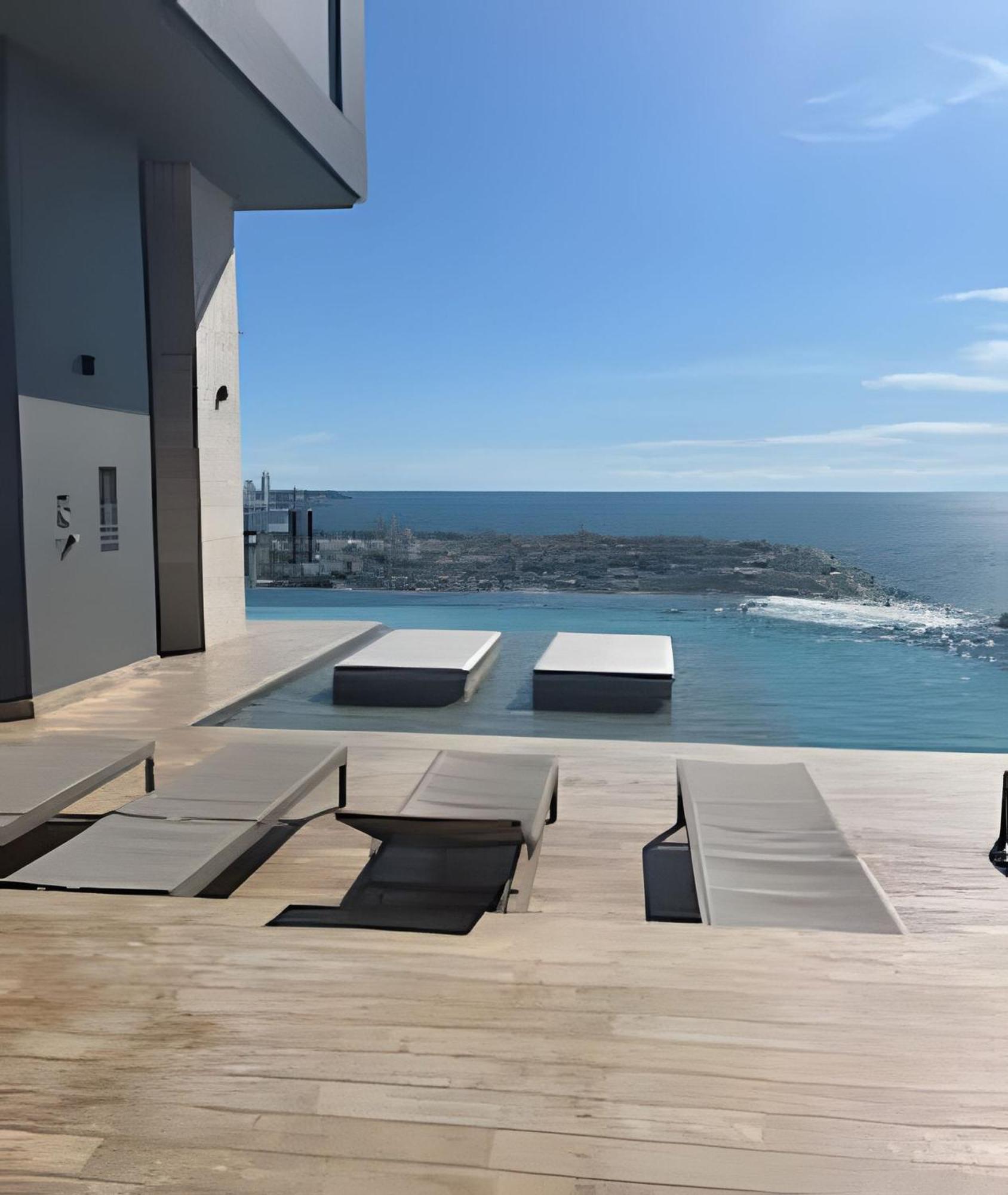 Brand New Pool & Views *